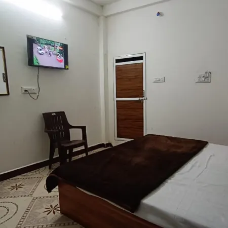 Goroomgo Shree Ram Kuti Homestay Ujjain