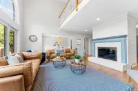 Shoreway Cove by Avantstay Waterfront, Pool, Dock