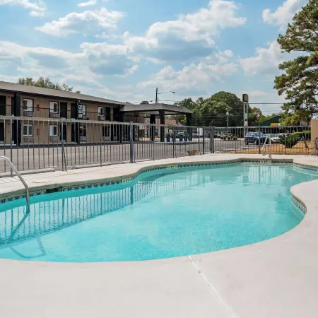 Super 8 by Wyndham Daleville/Fort Novosel