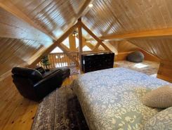 Beautiful Comfy Alaskan Log Home 2