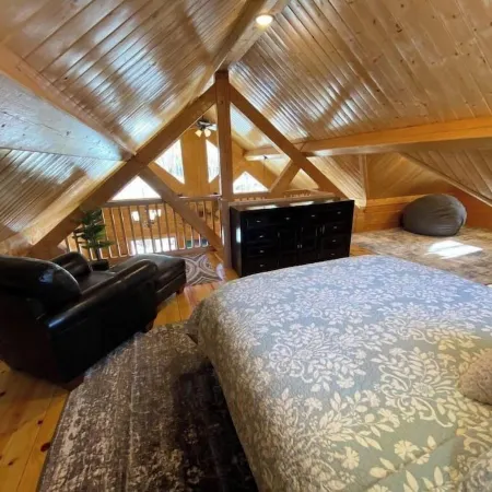 Beautiful Comfy Alaskan Log Home 2