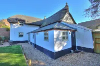 Holly Cottage Poole. Quaint Thatch. Jurassic Coast