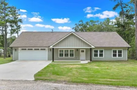 Beautiful lake home in heart of Rayburn Country!