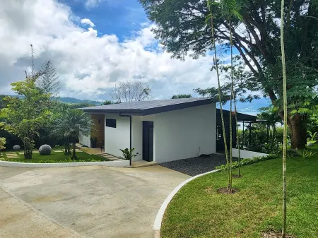 ROCKSTAR! modern luxury lake view home. Отели рядом с достопримечательностью «la fortuna, costa rica»