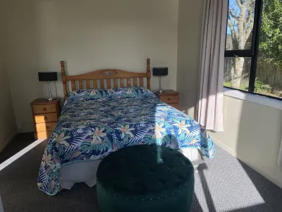 Arthurstown Rd Riverview Holiday house HokitikaSpacious house sleeps 8. Hotels in 