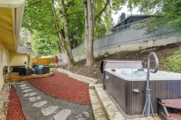 Close to Light Rail! Sammamish Home w/ Hot Tub - Parkering