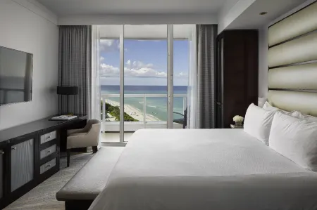 Fontainebleau Miami Beach Отели рядом с достопримечательностью «Майами-Бич»