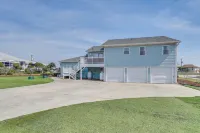 Bright Kitty Hawk Home w/ Hot Tub, Walk to Beach! - parking