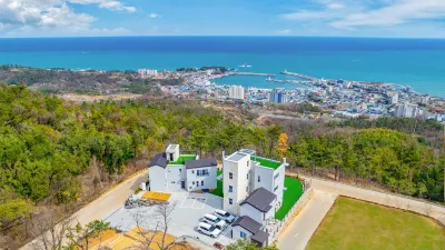 Gyeongju Godean Pool Villa Pension Отели рядом с достопримечательностью «Gameunsa»