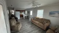 Charming 3-bedroom Cottage, 2 block Walk to the  Beach