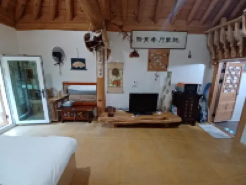 Danyang Usanjeongsa Hanok Stay
