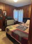 Cabin on lake . Pet friendly