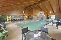 Boarders Inn & Suites by Cobblestone Hotels - Faribault - Pools