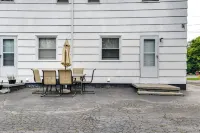 4 Mi to Dtwn Rochester: Charming Apt w/ Patio!