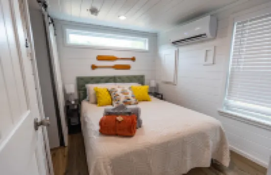 Tranquil Forest View and Unique Amenities - Charming Cozy Retreat