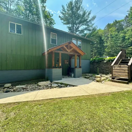Cozy Sacandaga Lake Home, Sleeps 15, Fire Pit, Outdoor Deck, Pet Friendly!