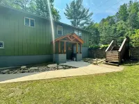 LAKEFRONT! Sleeps 15, Pet-friendly, Charming Chic Home