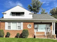 Beautifully Renovated, Luxury Home in Beachwood OH Hotels in Beachwood