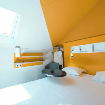 Ibis Budget Marseille Vieux-Port Отели рядом с достопримечательностью «Улица Кур-Бельзанс»
