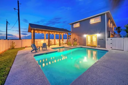 Boujee Pelican by AvantStay Pool Game Room Views