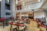 Drury Inn & Suites Atlanta Morrow فنادق في Morrow