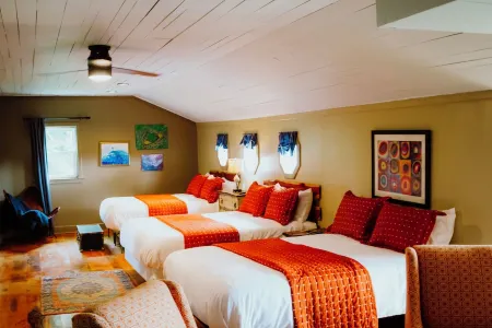 Rustic Luxury Cabin w/ Breathtaking Views, Stunning Sunsets, & Minutes from I24