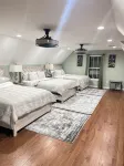 Comfortable and Spacious Home: Entertainment Room, Gym + Large Deck and Patio