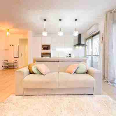 310 le Dor in Cannes Rooms