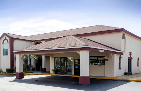 Red Roof Inn Sumter Отели в г. Самтер