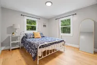 3-bedroom cottage with private dock on Cayuga lake Hotels in Ovid