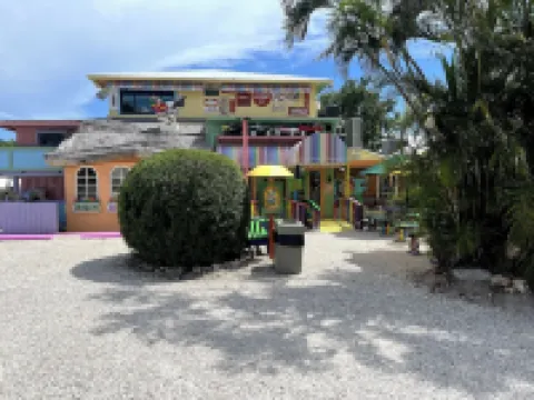 New Amazing Villa on water in charming Captiva