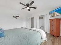 Charming 3-bedroom house close to area beachs, the river and downtown Hotels in Silver Lake