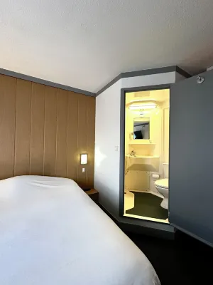 Fasthotel Laval Hotel a Olivet