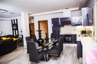 Prestigious two bedroom apartment gives you luxurious home ambiance.