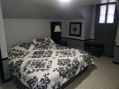 Cozy Upper Apartment at Hiawatha House near Pipestone National Monument Các khách sạn ở Pipestone