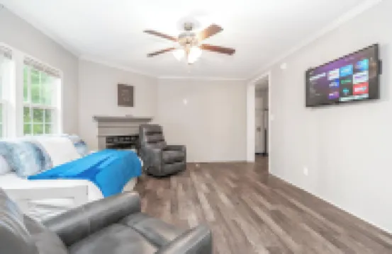 King Bed Pet Friendly BBQ Grill Peaceful Hotels in Eden