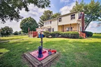 Remodeled Historic Farmhouse ~ 20 Mi to KC!