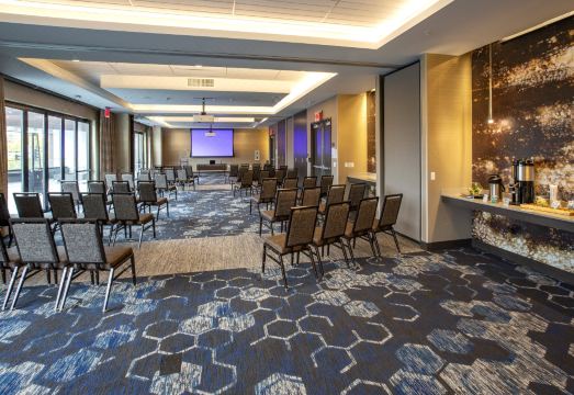 3. 힐튼 가든 인 ..