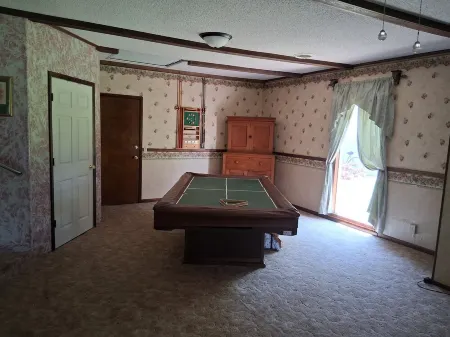 Nature Lovers' Retreat! Ride, Bike, Fish: 3BR Ranch Home with Lake and Trails! Отели в г. Allen County