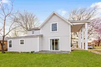 Elle House4 Bedroom House in Historic Downtown Siloam Springs