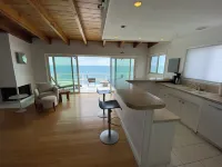 LUXE 2-bedroom Malibu apartment on the sand
