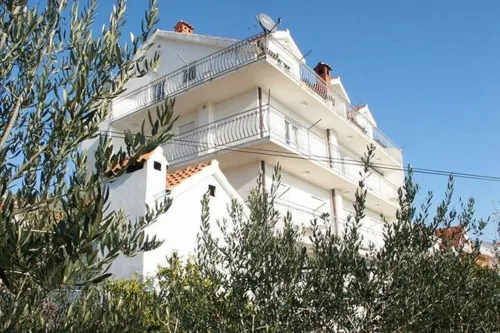 1. Floor double room with approx. 20m², balcony, WiFi, bathroom with shower Hotels in Donji Seget