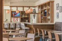 Hampton Inn & Suites by Hilton Salamanca Bajio - bar