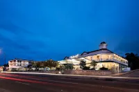 Tradewinds Hotel and Suites Fremantle Hotels near O'Connor Landing (B Shed Ferry Terminal)