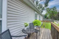 Home Near Kinnick, UI Health & Amish Country