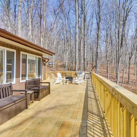 Bright Family Cabin in Lost City w/ Expansive Deck