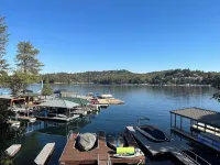 Charming guest house cottage a short walk to lake trails