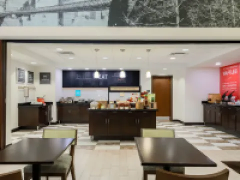 Hampton Inn & Suites Wheeling-The Highlands Hotels in Ohio County