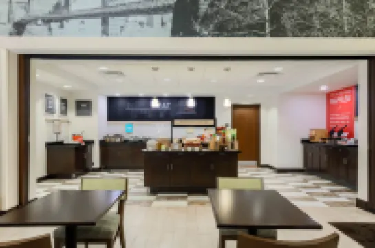 Hampton Inn & Suites Wheeling-The Highlands