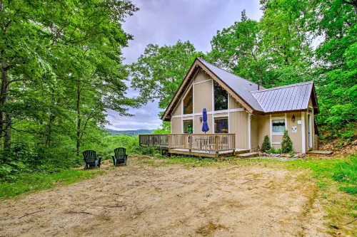 Conway Area Chalet w/ Mountain Views & Fire Pit! - Wifi